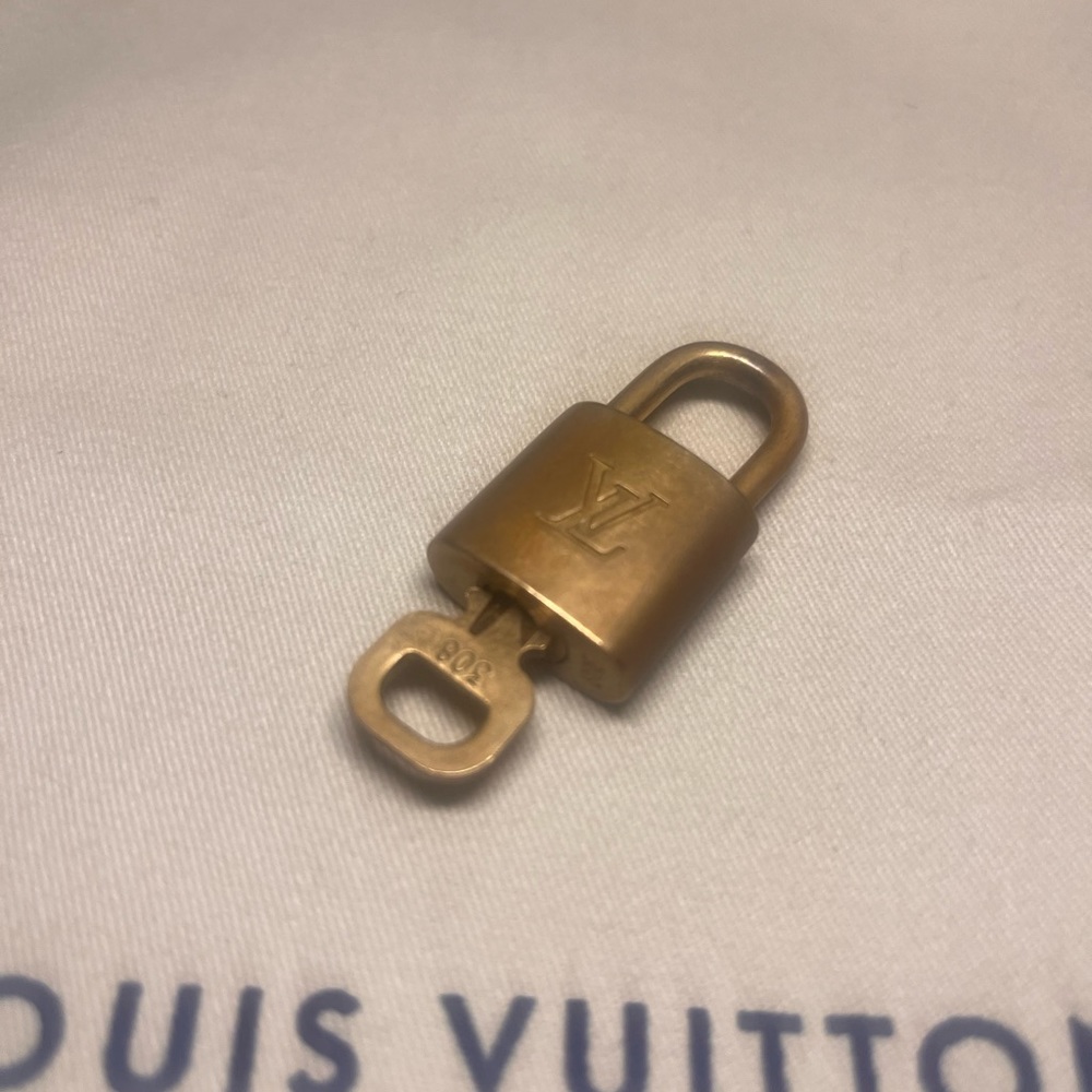 Louis Vuitton Lock and key #308
